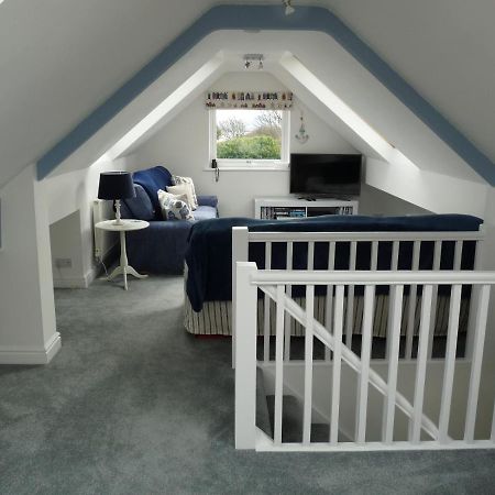 Gwyndaf Holiday Cottage Llangoed Exterior photo