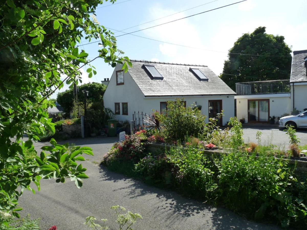 Gwyndaf Holiday Cottage Llangoed Exterior photo